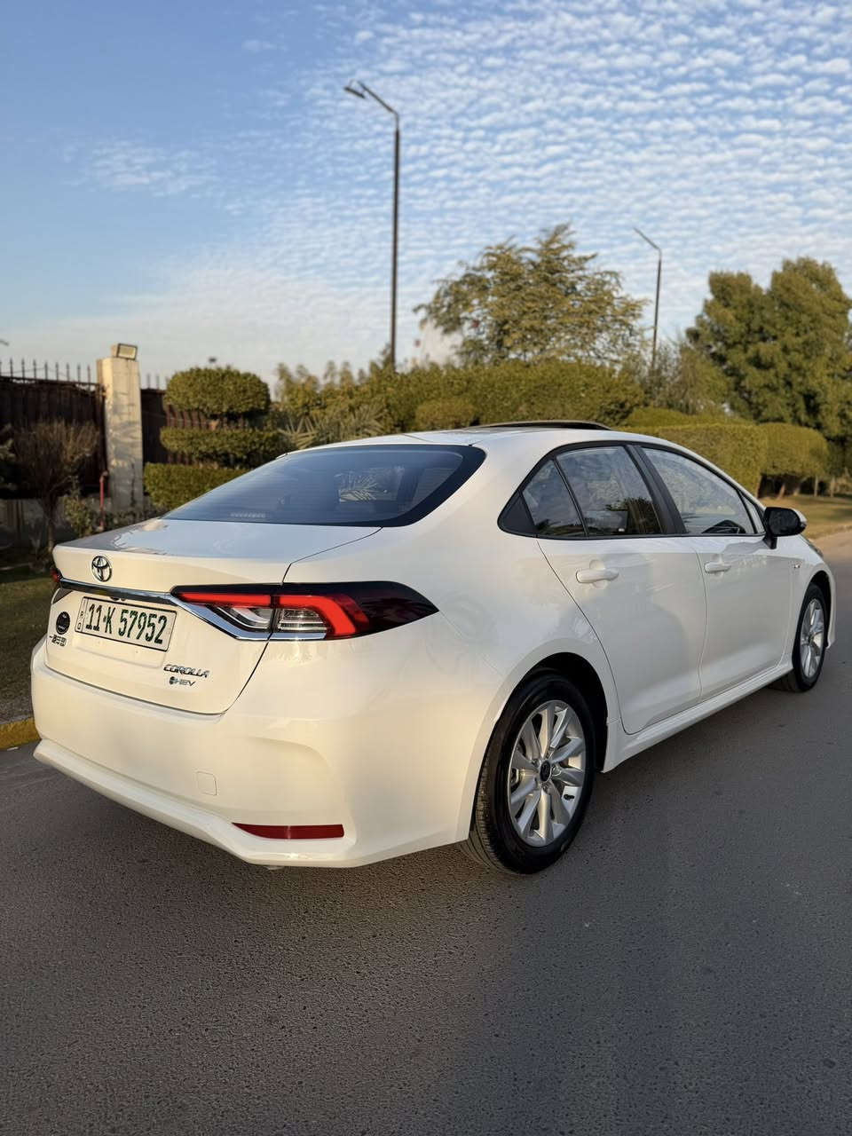 السلام عليكم 
كورلا شكل الخليجي هايبرد وارد صيني 
رقم بغداد باسمي 

موديل 2025 
 
ماشية 15 الف فقط 

فول مواصفات 
كشن جلد  
سلايد 
بصمه 
تحديد مسار + رادار امامي 
اتو هولد + سايد بريك بصمه

كفالة عامة من كلشي فقط رصعتين صغار

مكاني بغداد حي الجامعة وهذا رقمي ***********
*********** واتس اب
