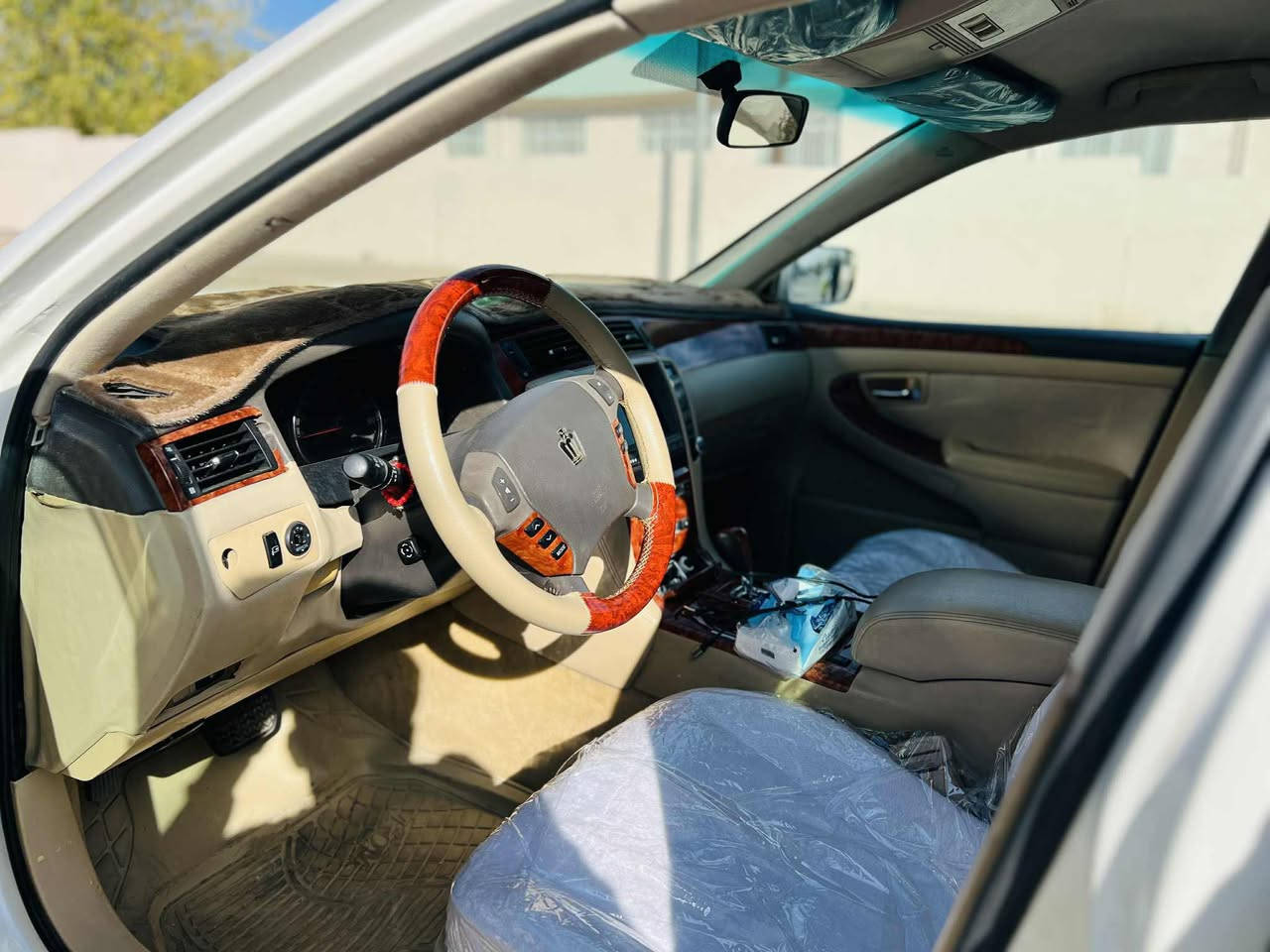 شاهانە مووس ١٨٢ ناو زەرد
٢٠٠٥
دوو دوکمە 
کامل مەسرەف کراو 
***********
