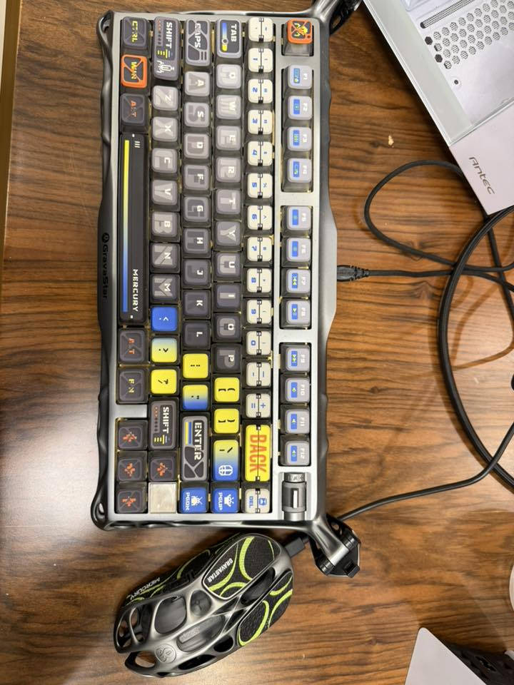 السلام عليكم اخواني سيت اب كامل للبيع مع ملحقات هواية و بليستشت ٥ 

1- 
pc RTX5060 , AMD7 5700 , ram ddr4 32GB 
سعرها (1,400,000)يجي وياها سماعة hyper x و ssd خارجي 2TB و ميز كاربون فايبر استخدام بسيط و كرسي گيمنگ كلها ماركة ARI GAMING من الفئة المتوسطة و يو بي اس power solid 2000va , 1400W
2-
سيت اب DMA هو اقوى نوع هاك موجود حالياً يتكون من البورد و قطعة ماكاو تستخدم للايمبوت و ميني pc و قطعة فيوزر ماخدها من DMA IRAQ ب ٦٥٠،٠٠٠ يمكن بوقتها حالياً طالب بيهن (300,000) و موجودين الشباب بالكروب مالهم يوفرون دعم للقطعة على مدار الساعة 
3- 
شاشة مونيتر LG curved ULTRA GEAR 1ms ماخدها من شركة طاقة قبل شهرين تقريباً ب ٦٠٠،٠٠٠ حالياً طالب بيها (300,000) 
4-
ماوس و كيبورد GRAVASTAR من افضل الكيبوردات و الماوسات الي ممكن تجربونها لا يعلى عليها ماخذها من ARI GAMING 
الماوس سعرهن يتجاوز ٥٠٠،٠٠٠ طالب بيهن (200,000) اثنينهن 

5- 
قطعة elgato 4k x ماخذها من ARI GAMING سعرها ب ٥٧٠،٠٠٠
طالب عليها (200,000)
6-
بلستشن ٥ سلم طالب بي (450,000) يجي ويا لعبة مافيا الجديدة و يدة 
7-
قطعة cronus zen تساعدك بألعاب الاونلاين بالسوني تقريباً هاك وياها سكربتات كود طالب بيها (75,000) 
8-
يدة احترافية لل سوني ٥ اصلية من شركة سوني طالب بيها (90,000) 
اخواني الأغراض كلها استخدام اقل من ٥ اشهر و اكو اقل و كلها مضمونة من الاعطال و التصليح كلها على وضع الشركة و هذي اغراضي الشخصية مو اغراض محل ولا تاجر و تركتلكم كل شغلة منين مشتريها حتى تتأكدون بنفسكم من الاسعار فرجاءً لحد يكسر بسعر شي ما يعرفه و تحياتي 
للتواصل عبر واتس اب 
***********
