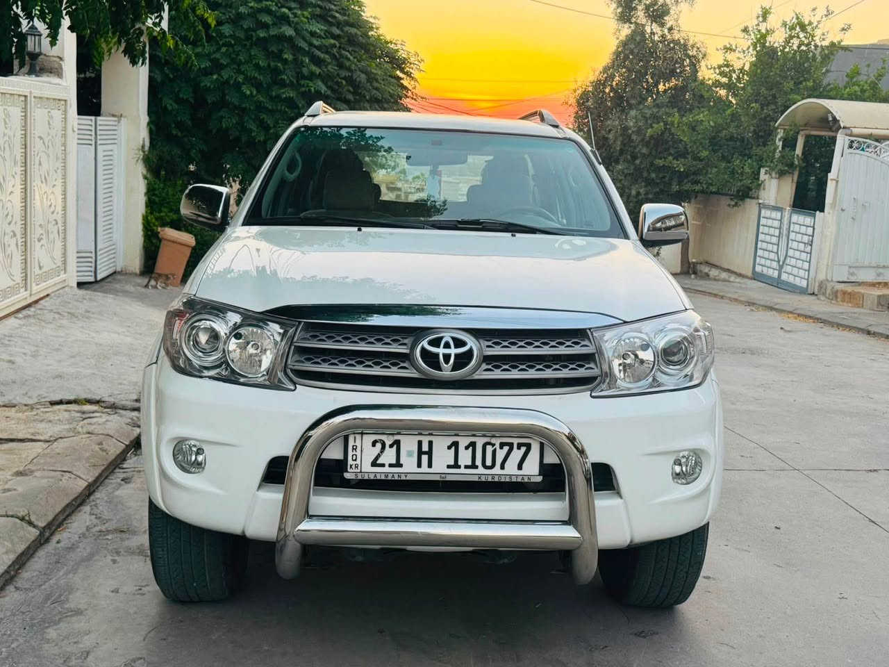 تۆیۆتا فۆرچنەر مۆدێل ٢٠٠٩  
٤ بستۆن بەشەرتی گێڕو مەکینەو دەبڵ ئەکسل

سێ ڕیز کوشن تەبریت مەرکەزی

شاشەی ئایپادی بۆ بەستراوەو ناو فۆرمیکایە

کەوتوەتە سەر لای سەکن چوار پارچەو پەڵەیکی بۆیاخە هەردوو شانی نیوەی بۆیاخەو ناو چەوانی سەقفی ساردەو چەند پەڵەیەک ساردی هەیە بەحاڵ ناوگرتنی هەیە 
سەنەوی تا کۆتای ٢٠٣٠ نوێکراوەتەوە بەناوی خۆمانەوەیەو بەشەرتی تەحویل
*********** السليمانية, العراق
