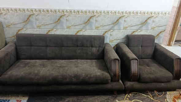 تخم. تركي خمس قطع عشر نفرات مخزن وسرير مابي اي ضرر بس عوزه تنضيف السعر 250وبي مجال مك ناحية الصلاحيه شارع الجامع *********** وعندي توصيل
