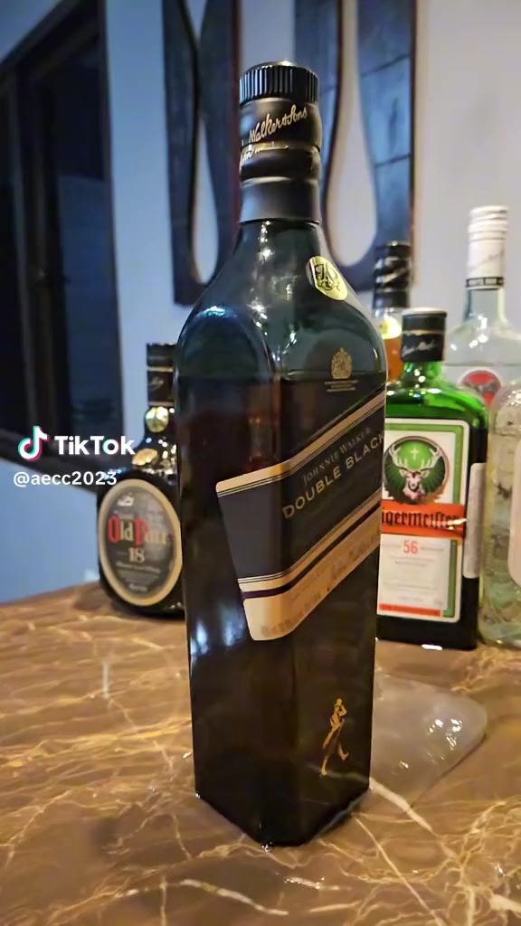 مخزن مشروبات كحوليه متوفر جميع الانواع الاستفسار او الطلب 
***********
