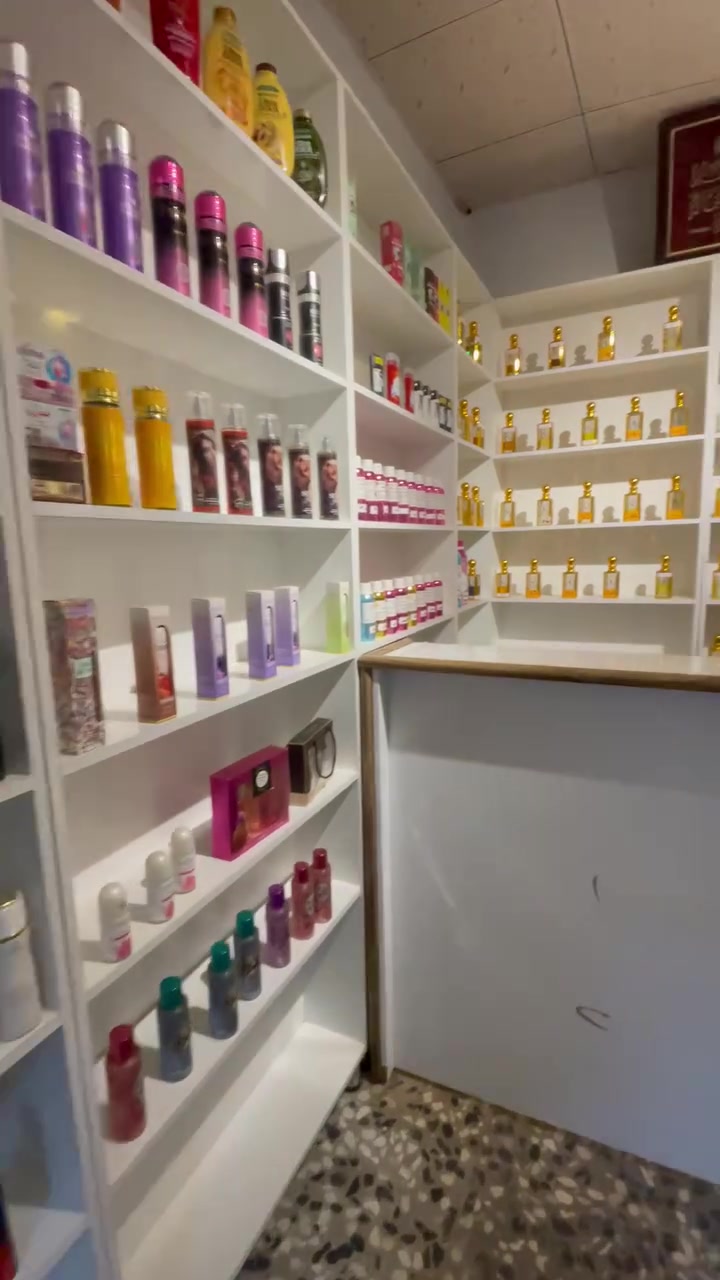 محل تاج 👑 للعطور المركزة 
موقع الثعالبة قرب متوسطة الصقور 
كافه انواع العطور المركزة والمعطرات 
المحل متكامل يحتاج بس ادارة جديدة
معروض للبيع 
موقع ركن مقابل ابو رقية الكصاب 
موقع تجاري وفرصه عمل مربحه 
للتواصل خاص او على الرقم 
***********
