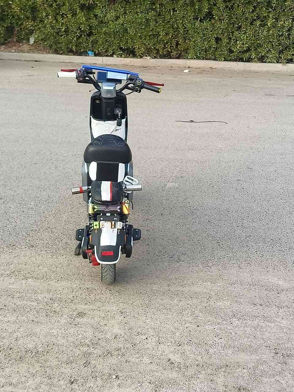 السلام عليكم
دراجه r9 2025 للبيع 5 بطاريات دبل ملف 1200
دبل اشاره لايت عال وناصي 4سرع الدراجه مرتبه 
السعر 410 وبيه مجال المكان حي الجهاد التواصل ***********
