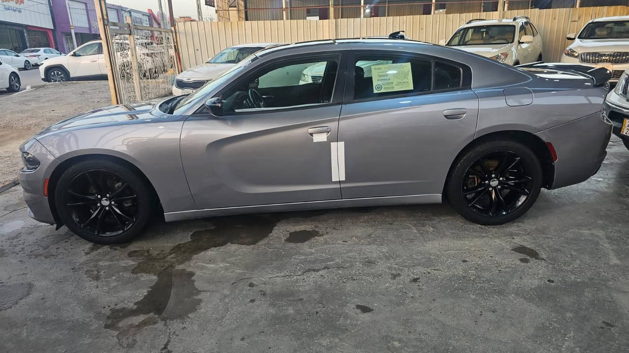 جارجر ١٧ اصل رقم بغداد ضربه جاملغ وبنيد وباب مصبوغ ناصريه مركز ب١٧٥ وبيها مجال بسيط***********
