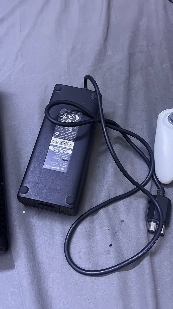 اكس بوكس 360 سلم
 ذاكره 250g
40 لعبه 
 جهاز غير مفتوح ولا مصلح 
ملحقاته الاصليه المحوله اصليه بس اليده مو مالته  لان الاصليه  جان بيها درفت 

سبب البيع عندي بلي فور 

السعر 85 وموجود توصيل لكل المحافضات 
مكاني بغداد الدوره شارع الصحة


**إذا كنت صاحب هذا الإعلان وتريد حذفه لأي سبب، رجاءا أرسل رسالة إلى الدعم الفني**