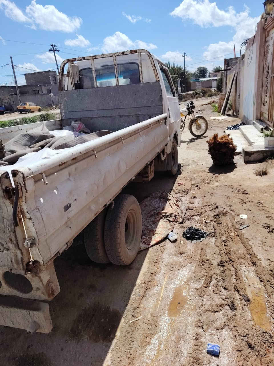 سلام عليكم بنكوو للبيع سياره خير من الله مكينه كير اكسن شاصي مكفول بس وكاله عندي راعيهه ماندله اني ابيع كوم حديد سعر 20قفل قفل ***********
