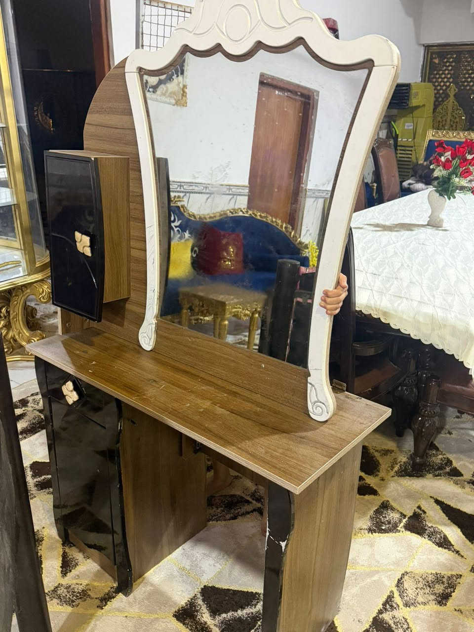 مكلف بالنشر هذا رقم راعيه ‏‪***********‬‏ 
چرابي عدد 3 نظاف وميز مراية مكانه خور الزبير مدخل الخور قرب السكة سعرهن مناسب جدا على بس أتصل
