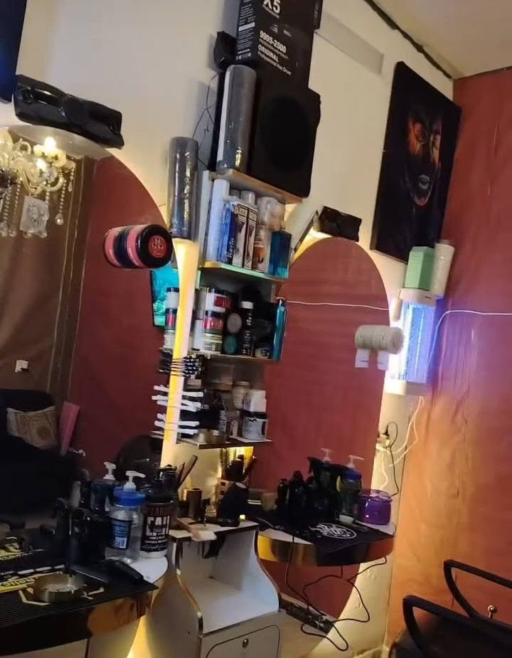 سلام عليكم غراض حلاقه 💈💇‍♀️كامل لبيع شتريد موجود لعنوان بغداد رقم الهاتف (***********)
