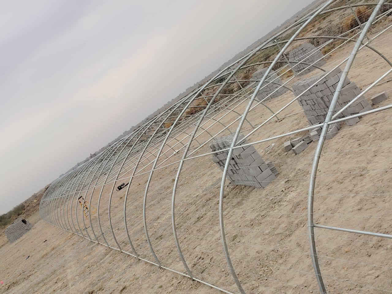 #السلام عليكم اخوان يتوفر بيوت بلاستيكيه للبيع لبناني الصنع جديد غير مستعمل حديد ثقيل مغلون مع سيم ونايلون تركي ضمان 3 سنوات 180 مايكرو
ويتوفر ايضا تجهيز حقول دواجن حديد وسيم وعازل ونايلون طبقتين ضمان 3 سنوات 
 عدد الاقواس/ 22/ قوس الطول/52/ متر والعرض/9/ متر #للاستفسار  يوجد توصيل لكافه المحافظات ويتوفر ايضا كادر لنصب البيوت .
# العنوان بابل ***********.  () ‏‪***********‬‏
