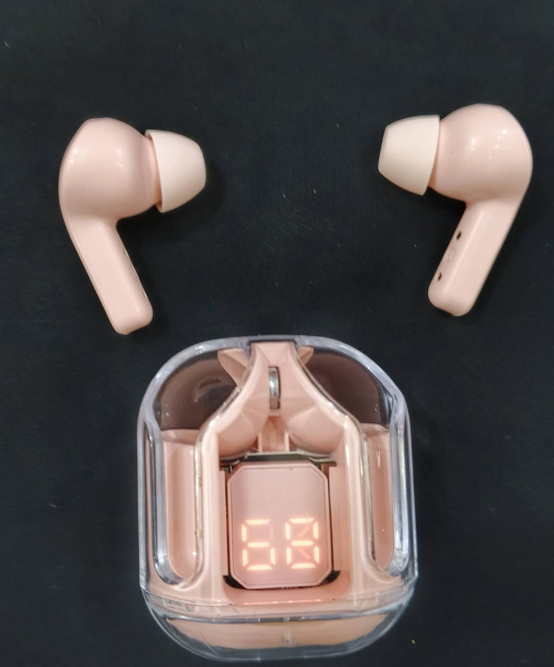 ايربود متوفر 4الوان السعر (5000) فقط واتساب *********** خدمة التوصيل متوفر كل احياء النجف
