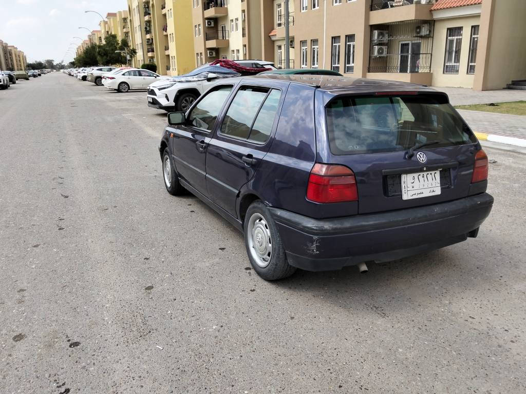 (السعر 44)السلام عليكم كولف موديل 1994 وارد يابان مكينه 2000 كير اوتو السياره مصبوغه عام جماليه  وصبغ مرتب و حلو لا شخوط و لا جراد كشرهة كلش حلو داخل نضيف مبي شي ميشتغل السياره مكينه و كير و تبريد فول صدر امامي خلفي جديد سياره جاهزه من كلشي يعني تراي مفتوح و بلاديه مو ملزكه مبدل الهة قبل سبوعين منضومه مي كامله راديترات و جوينات و مي اخضر زيتي اصلي يعني انسه حماوه مجهزهة للصيف  و تبريد ثلج بعز الصيف و حماوه ربع السياره اليشتريهة مجهزهة مبيهة مصرف ربع دينار سعرهة 44 بيهة مجال قليل مكانهة بغداد الغزاليه للاتصال *********** بغداد, العراق
