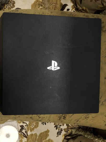 السلام عليكم 
بلي فور برو واحد تيرا مهكر نظام 11 قرص 
بيس 25 او GTA5 بعد بي لعبات يدات2
جهاز كلش نظيف ما مفتوح يشغل 4K 
السعر : 350ألف او بي مجال 
بغداد الخطيب 
الرقم :***********
