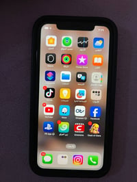 ايفون XR • واتساب