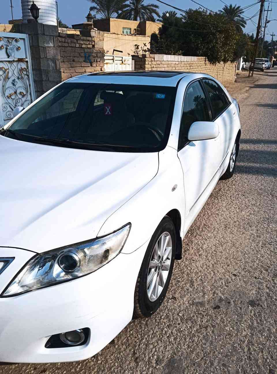 للبيع كامري موديل 2010 خليجيه مكفولة من الصبغ والتبديل بيها بارد قليل . محرك مبدل جديد  . سيارة جاهزة من كلشي . مواصفات فتحة سقف كشنات أمامية كهرباء بردة خلفية كامرة خلفية كشافات محرك 2400 vvti . السونار مرفق .السعر 128 ورقة وبيها مجال . مكان السيارة الحلة . للاستفسار ***********
