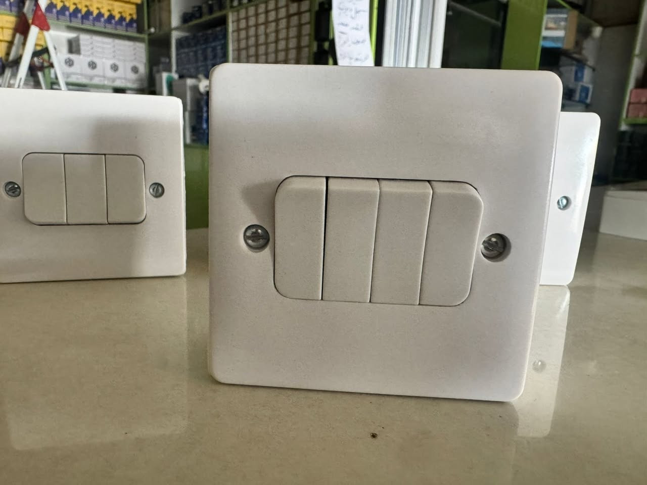 متوفر سويجات
العدد ٦٠ الف قطعه متنوعه
سعر القطعه ٧٥٠ دينار 
***********
