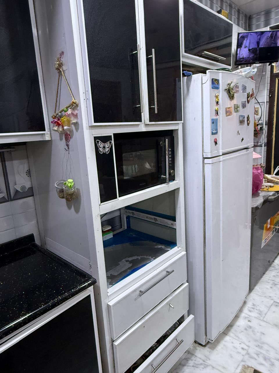 السلام عليكم 
كاونتر كامل مع سنك بدون طباخ
مكان بغداد حي الحسين 
الرقم ***********
