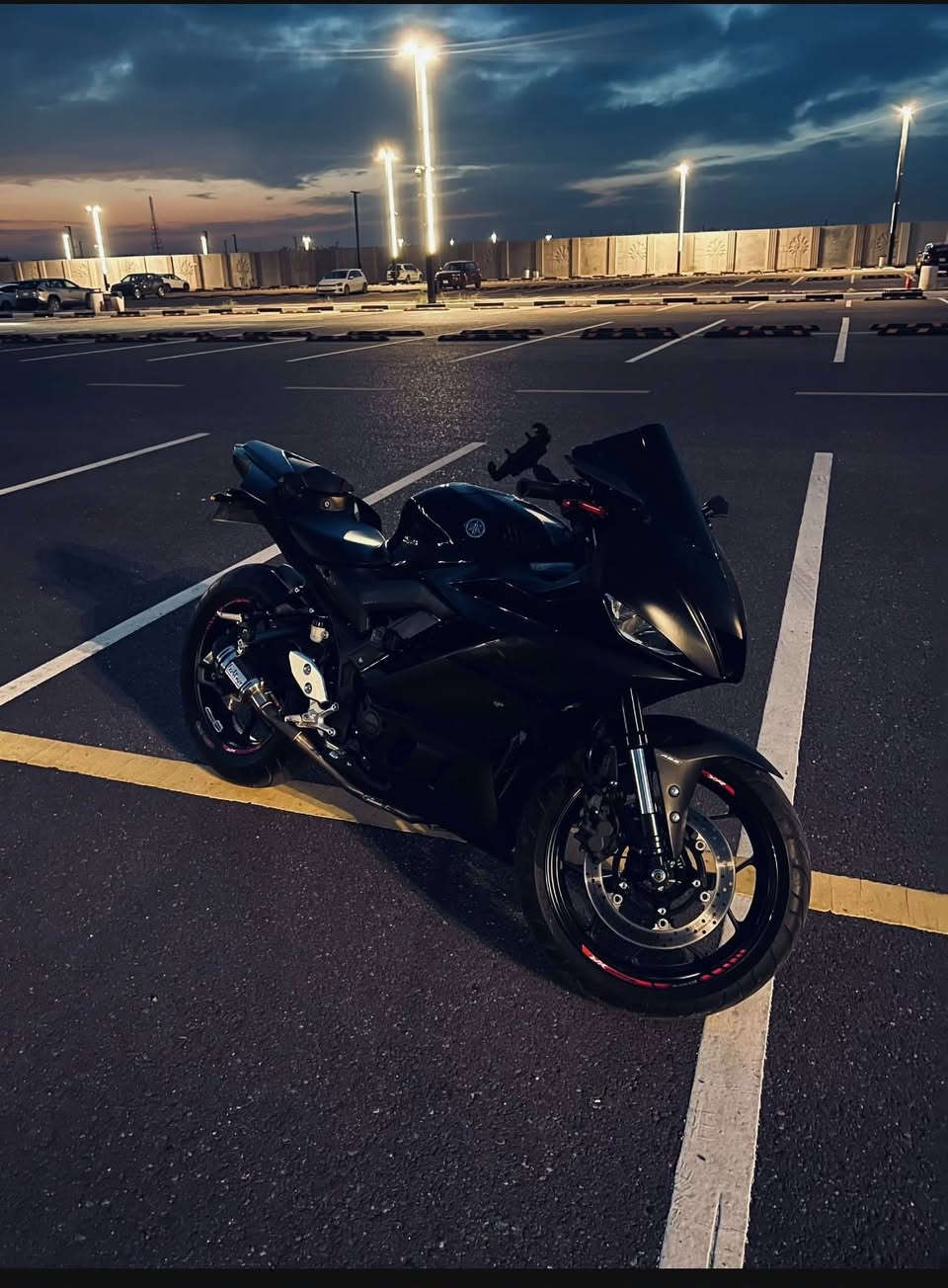 للبيع Yamaha R3 موديل 2020
دراجة Yamaha R3 موديل 2020 لون أسود، بحالة ممتازة جداً وخالية من الحوادث.

* الموديل: 2020

* اللون: أسود

* العداد: 12,000 كم

* خالية من الحوادث

* استخدام شخصي والمحرك والجير بحالة ممتازة

* لا تحتاج أي مصروف

* جاهزة للفحص في أي وقت

الدراجة معروفة بقوتها واعتماديتها واقتصادها بالوقود، ومناسبة للمبتدئين ومحبي الدراجات الرياضية.

مكان الدراجه بغداد 

سعر الدراجه 37 وبيها مجال للشراي ( رقم وسنويه ) 

للاستفسار والتواصل على الخاص. او اتصال ***********
