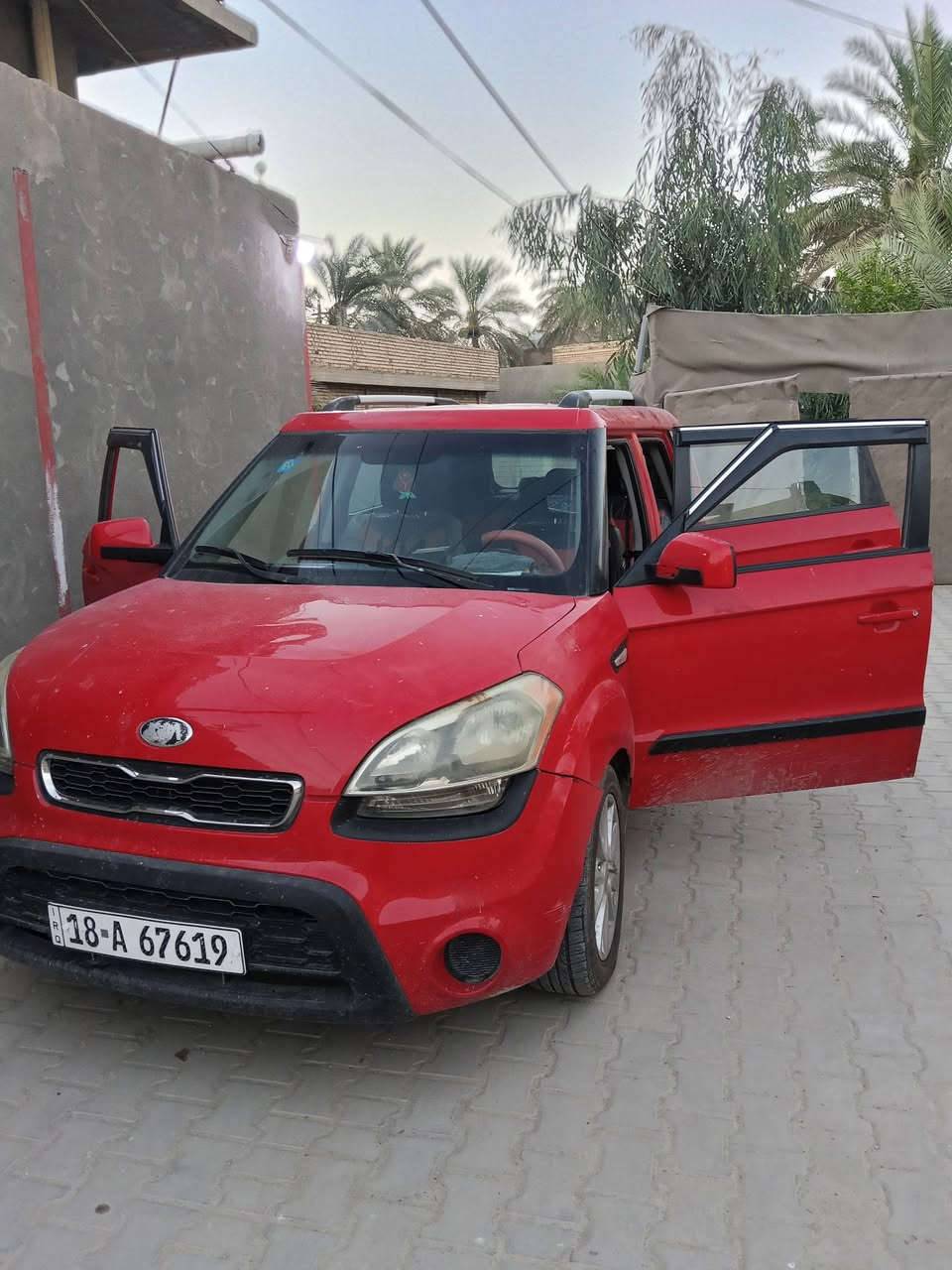 سلام عليكم كيا صول للبيع موديل2013 رقم انكليزي  بابل محرك 1600السياره بسمي بيه بنيد وقبق جنطه السعر95.لتواصل ***********
