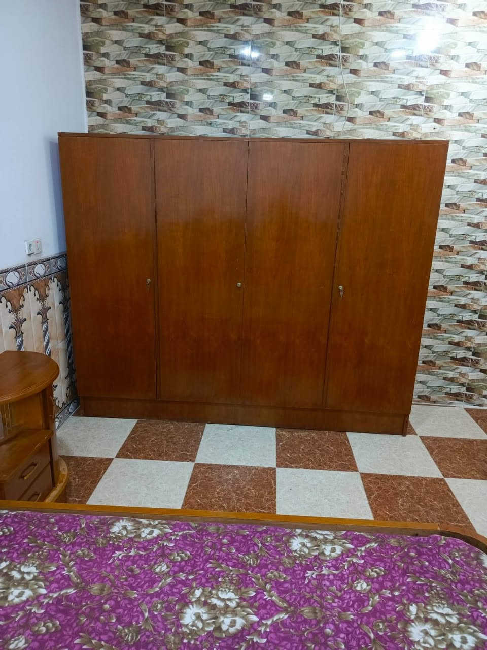 غرفه صاج للبيع نظيفه  كلش شخط مبيها تكمه سعره 400الف للتواصل وتساب ***********
