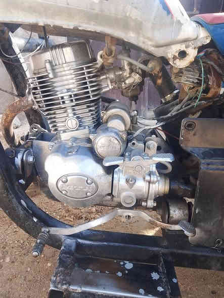 السلام عليكم ستوته جاهزه موديل 2015 شاصيه مكفول كفاله عامه راعيها ما موجود سنويه موجوده تخم تاير ما مفتوحه بس باسم المحرك سعر واحد ب 400 جاهزه الستوته نظيفه بدي نظيف رقم*********** رقم قادسيه
