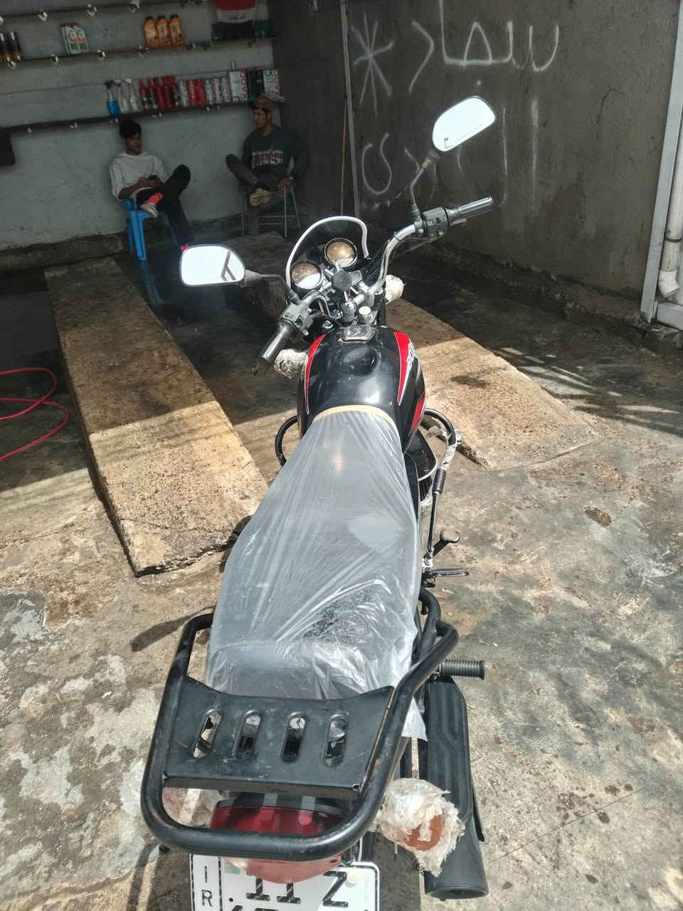 دراجه بوكسر كفاله عامه موديل 22 مرقم رقم وسنويه كهربائيت شغاله مليونين وبيه مجال حك الجيه المكان بغداد الشعب ***********
