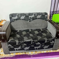 مخدة • نظيفه • وسط