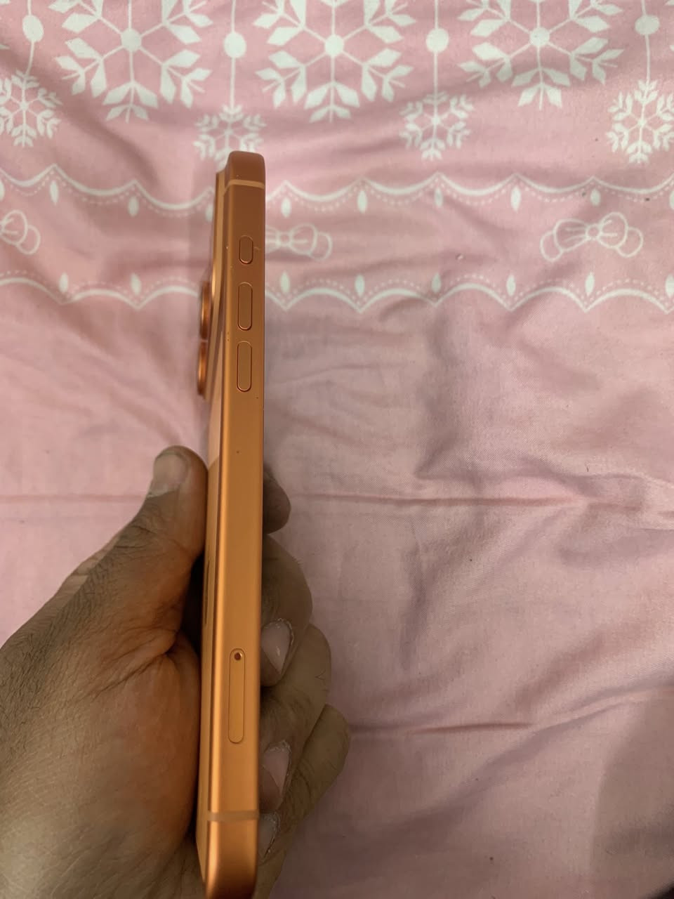 سلام عليكم 
ايفون 17 برو ماكس 
سيم كارت 
ذاكرتة 256
بطارية 100 
عدد دورات 126 
فقط مكسورة عدسة كامرة فوك ممءثرة بشي 
مليون او 950 وبي مجال 
مكاني اعظمية 
***********
