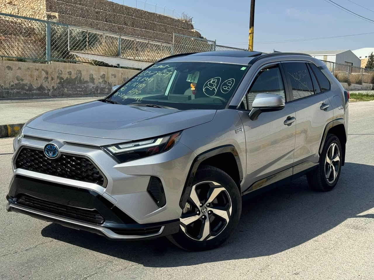 TOYOTA RAV4  PRIME HYBRID SE 2024
 
📍السيارة موجودة في الأنبار للتواصل *********** 

تويوتا  راف فور  برايم هايبرد + بلكن SE 
المسافة المقطوعه 28250mi
اللون :- سلفر  
المحرك 2500cc هايبرد 
الموديل 2024
مرقم بغداد 

 

                  ======= الاضافات👇👇 ======
فتحة 
شاشة كبيره انفكيشن. 
دفع رباعي 4x4.
رادار امامي 
 مانع تصادم
تصحيح مسار
مانع انزلاق
تحديد مسرب .
نقطة عمياء .
مثبت سرعة
هاند بريك كهربائي 
كاميرا خلفيه
كراسي مخمل  
كراسي كهرباء 
طارة مدفية .
كراسي مدفية 
بصمه أبواب
بصمه تشغيل
تحكم ستيران
شاحن وايرلس 
تشغيل عن بعد سياره 
ويل قياس  18  .
اضويه اماميه زنون LED
كشافات ضبابي LED 
اضويه خلفيه LED
حساسات خلفيه 
باب خلفي كهرباء
نظام GPS+ خرائط 
3 انظمة قياده Sport /ECO / Normal
كندشن مركزي امامي + خلفي 
بلوتوث 
مدخل AUX + USB

🚗🚗 السيارة  بدون حادث مكفوله 🚗🚗

📍الأردن الزرقاء المنطقه الحره  شارع 20 شمال 

التواصل / عمر الدليمي 00962786166701 علي الكرغولي 00962788505634
