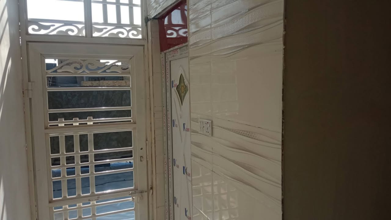 يوجد بيت طابو صرف جديد مامسكون
المساحة 100متر طابقين نوم 2 
تسليم مفتاح مباشر 
شارع 80 ورة مستشفى المستقبل 
المنطقة مجاري ورصيف وسبيس 
يبعد عن شارع 80 تقريبا بل 350متر عن شارع نزلته عدلة 
للاستفسار مراجعة مكتب الشارقة للعقار مقابل مسجد الرحمن 
الاتصال اوعبر المراسلة ***********
