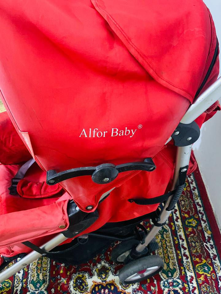 سيارة لاندكروز مال أطفال نضيفة بس بيها عطل سعرها 15 الف
كرسي طعام اطفال ماركة نضيف جداً سعرة 15 الف 
كرسي سيارة حماية الطفل ماركة سعرة 25
بايسكل سعرة 10 
زحليكة  اطفال قطعتين تتركب سعرها 10 
عربانة اطفال  ماركة سعرها 15 الف
صوبة أو مدفئة غازية سعرها 75
غسالة اوتماتيك ماركة LG شغالة نضيفة جداً سعرها 150

 الغراض كلها نضيفة اريد ابيعهم السبب مكاني صغير 
العنوان بغداد الامين الثانية 
للاستفسار ***********
