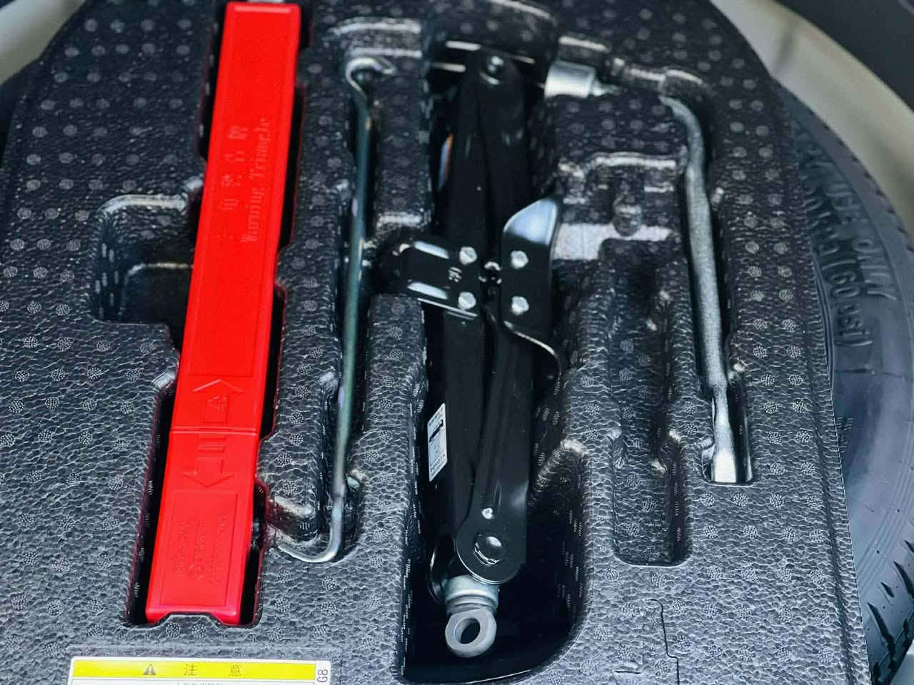 السلام عليكم فروت لاندر موديل 2025 سياره فول واحد على واحد السياره مواصفاته كشن كهربائيّ السايق كشنات جلد داخل احمر اربع كامرات ماشيه  3000مكينه 2000 توكلار سياره جديده مكفوله كفاله عامه قطعتين تبريد رادار امامي مثبت سرعه سياقة ذاتيه
‎0778 360 4071 \مكلف بالنشر ما متواجد بالفيس
