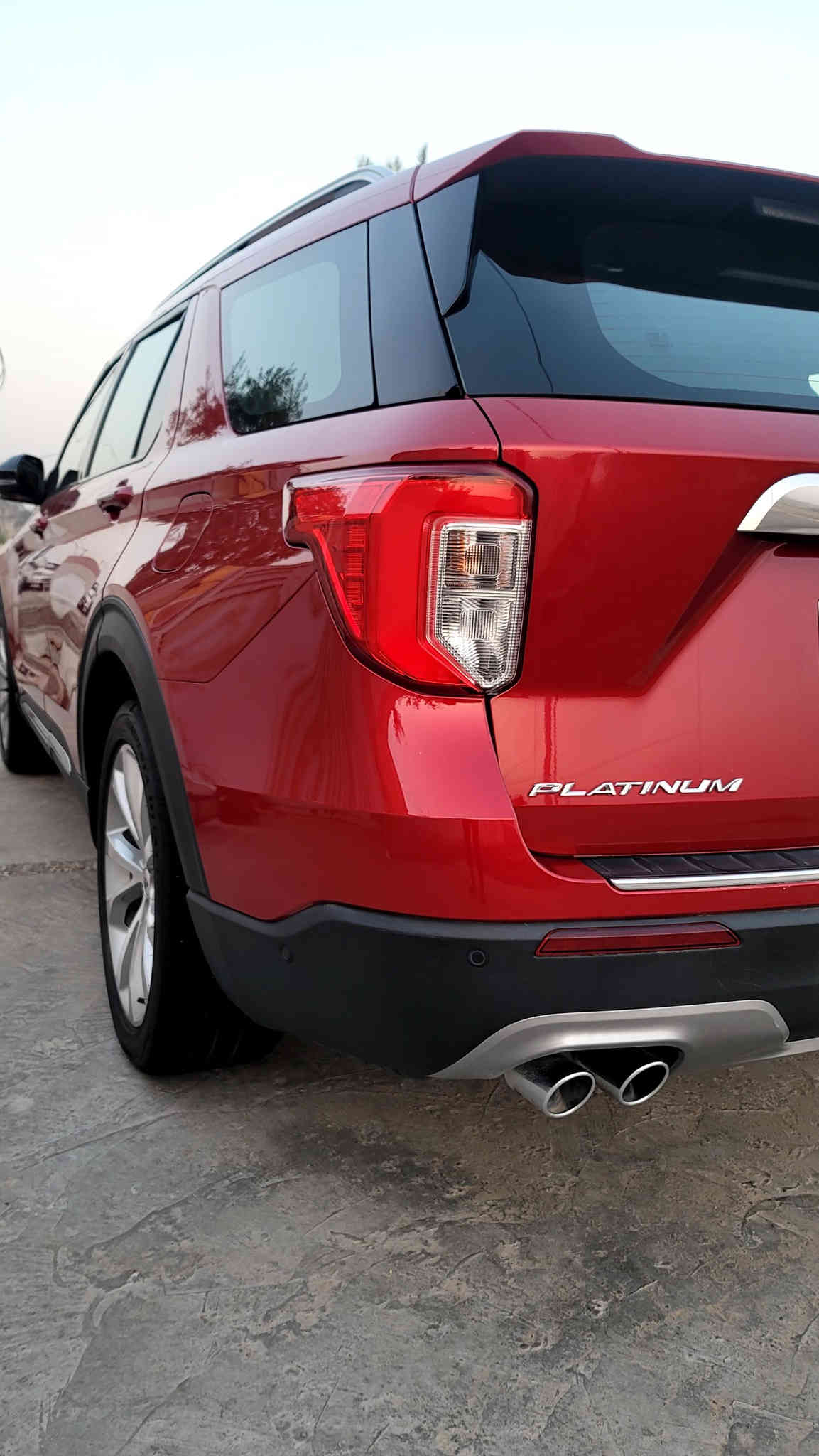 السلام عليكم
فورد اكسبلورر بلاتنيوم 2022 اعلى مواصفات ❤️‍🔥
محرك 6 سلندر 3000 توين تيربو 400 حصان 🔥
دفع خلفي 
مودات القيادة 🥶 6 (السحب والسبورت والعادي والاقتصادي والطرق الوعرة و مال ثلج زلق)🛫
قيادة ذاتية و أوامر صوتية ومانعة🗣️ الاصطدام ابريك تلقائي 
امامي وخلفي والركن التلقائي 
كامرة 360 وحساسات امامية خلفية وجانبية 📸
شاشة تسلا  شاشات عدد 3 تحكم بالتبريد خلفي 3 قطع تبريد 
بانوراما 
ورادار واشارات بالمري 
شحن لاسلكي و كار بلي 
كير ماوس 
مقاعد 6 راكب منفصلة VIP
كشنات 💺امامي  تدفئة و  تبريد و مساج 
كشنات خلفية تدفئة وكشنات خلفية كهرباء.
فيها نظام باسورد🔐 تفتح وتقفل السيارة على الرمز في باب السائق  سايد بريك بصمة 
بصمة جميع الأبواب
تايرات جديدة ،فرممة جديدة، لايتات اصلية جديدة شاديلها زينون ، ادامة على السيارة كاملة بدون نقص.(كل غراضها أصلية )
💵السعر 43 مليون عراقي 
📣بيها تبديل جاملغ ودعامية نفس اللون بدون صبغ فقط
الموقع بغداد  .
رقم شاصي:1FM5K7HC4NGA21872
للأستفسار:***********
***********#
