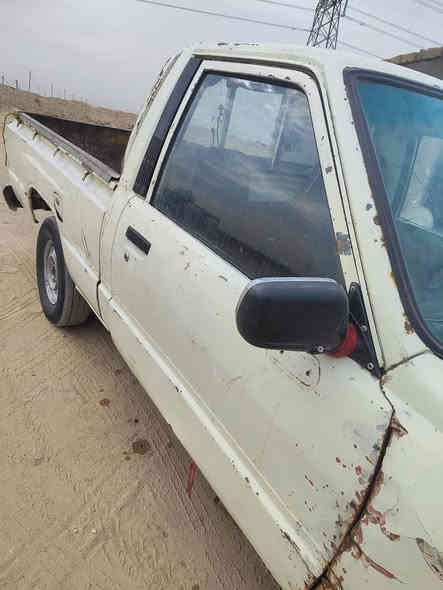 السلام عليكم 
سياره للبيع تويوتا هايلكس 1985
سياره نضيفه ومحرك توه مجفت حداديه جديده 
السعر 20وبيه مجال
***********
