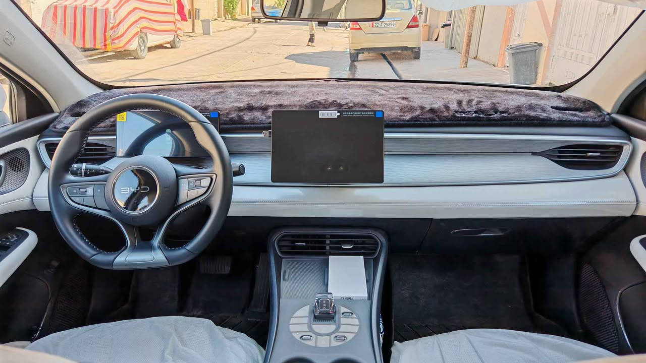 BYD       2025  sel 05
3500 km ڕۆیشتن 
کلین تەنها قۆپێکی زۆربچوکی هەیە ➯
نمونە لەجوانی وخاوێنی💯
بەناوی خۆمانە ➡
*********** ڤایبر،،واتساپ 
شوێن هەولێر...
نرخ 137 ومجال أربيل, العراق

