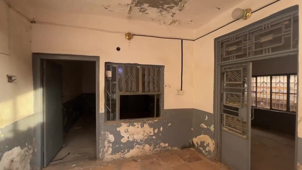 بسعر عرصه مناسب جداً
دار للبيع حي الانصار جهه الگراج الجنوبي
قريب على سوق الانصار …
السعر ١١٥ وبي مجال
مساحه١٢٠ م

للتواصل

***********
