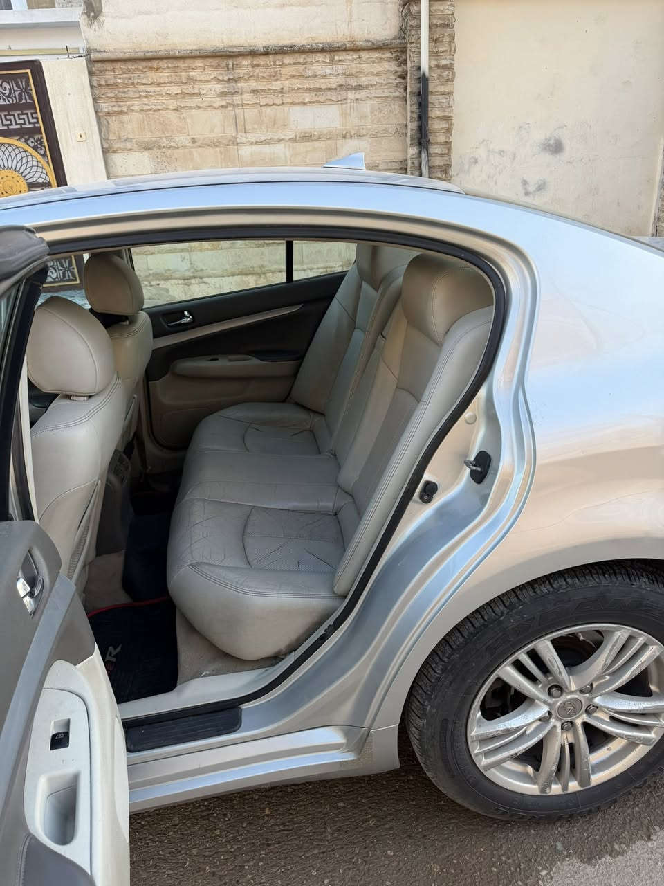 انفنتي g37
موديل 2011
وارد امريكي
رقم بغداد باسمي  
كير ومكينه مكفولات
تبريد تدفئة شرط 
داخل جلد
شاشه وسطيه 
لايت فول زينول 
تدفئة كشنات 
وبعد مواصفات اللانفنتي معروفة
السياره داخلة غرق ومبدل كل الضفاير والعقول 
سعر مناسب مستعجل ع البيع 
للاستفسار 
***********
