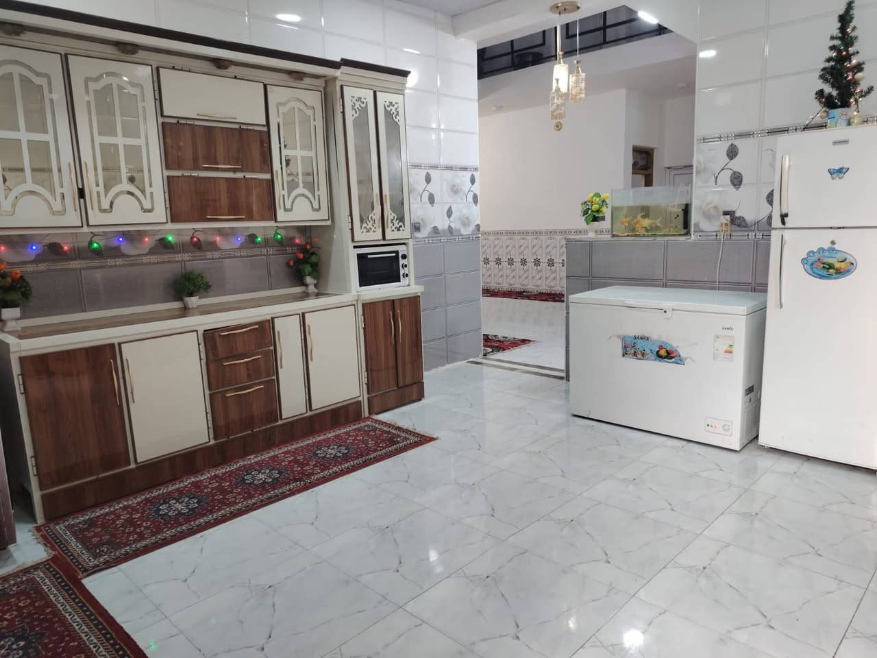 دار للبيع 200 متر طابق ونص درجه أولى
طابو صرف سند حر بسمي عله ساحه
يحتوي عله اربعه غرف 
لسعر 175 وبي مجال 
لستفسار 
***********
