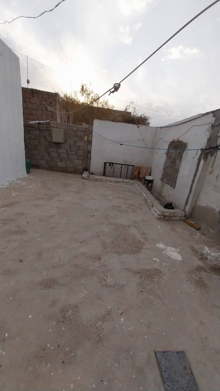 السلام عليكم
دار للبيع ١٠٠م زراعي 
غرفتين وصاله ومطبخ وحمام 
السعر ٢٥ وبي مجال عنوان البيت 
البراكية شارع المعمل قريب شارع العام 
مكتب بغداد للعقار 
***********
