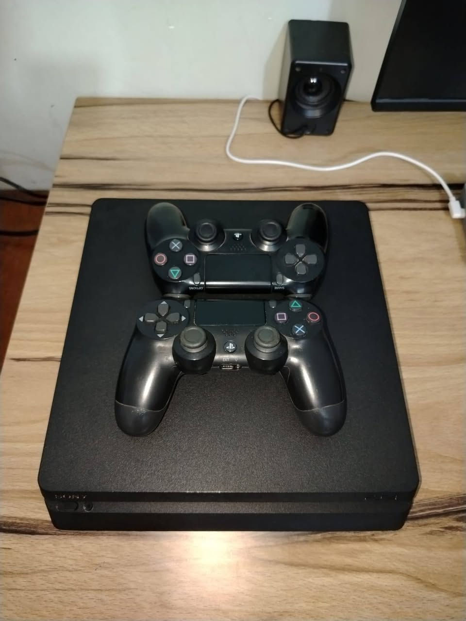 Ps4 slim
سعر : 230 الف
وية الاقراص : 260  الف 

الف Red dead 2 : 15 
الف Need for speed heat : 15  
الف Battlefield 1 : 5 

تواصل واتساب : ***********
مكان 📍 : بغداد شعلة
