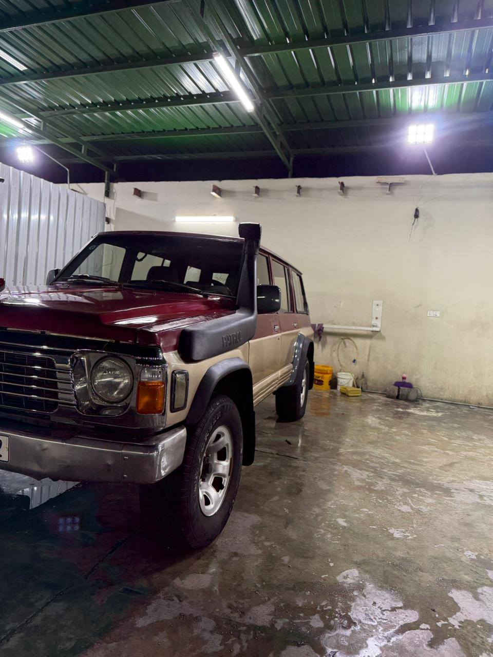 السلام عليكم للبيع نيسان باترول سفاري مديل 93 رقم بغداد الدولي مكينه كاز سته سلندر لشراي يتصل هاذا رقمي ***********
