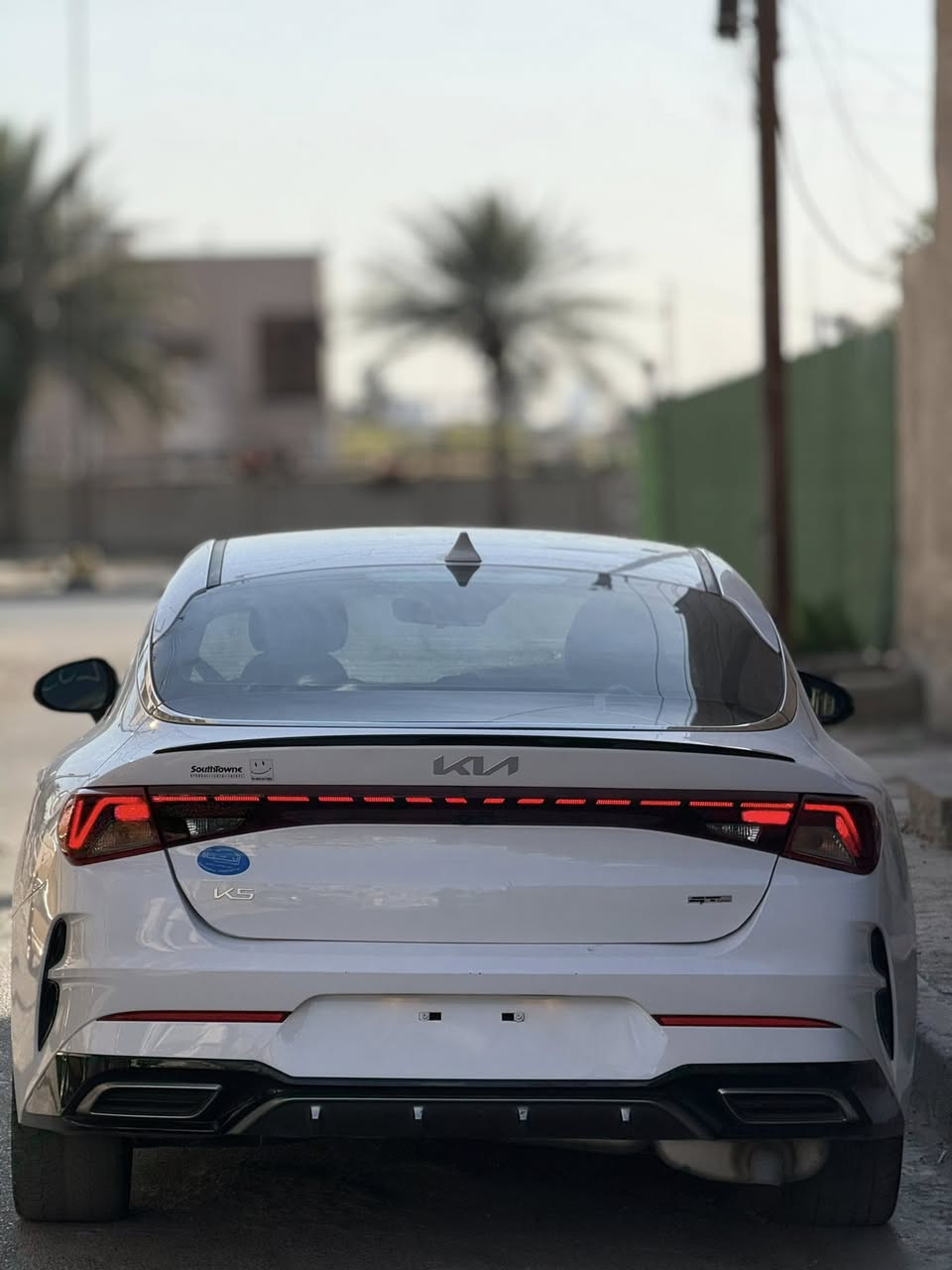 سلام عليكم
K5 2023 GT-Line
السياره فووول عدا الفتحه 
السياره ماشيه 23 الف 
محرك 1600 تيربو 
السياره بدون ارباك( بدون دواخل السياره)
وبدون شواصي وبدون لغود 
حادثها موضح بالصور بابتين والجاملغ مبدلات 
السعر 175
***********
