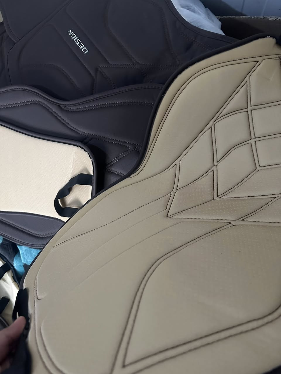 دوشمه سياره اربع مقاعد لون جوزي جديده غير مستخدم توصيل موجود ***********
