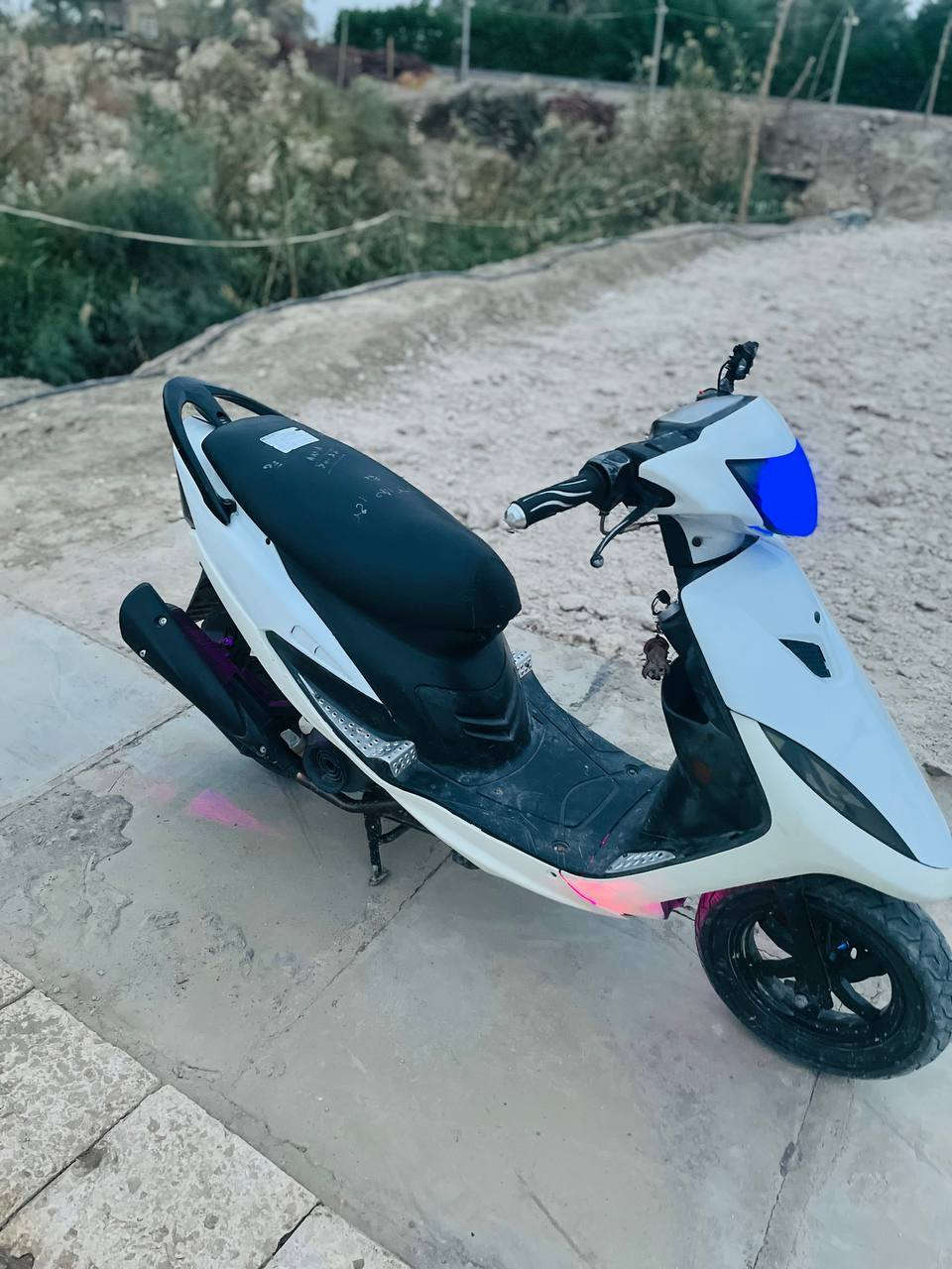 دراجه ماكس عدله ياباني رمبه
صار 3 تشهر من منزله 

دراجه سبانه ما محطوط عليه وشوفت عينك  نصبه وجمال وترتيب  كفرات مبدله لجماليه لا اكثر السعر(900) وبيه مجال حك جيه 

مكان  ناصريه سوق الشيوخ كرمه بني سعيد رقمي ***********
