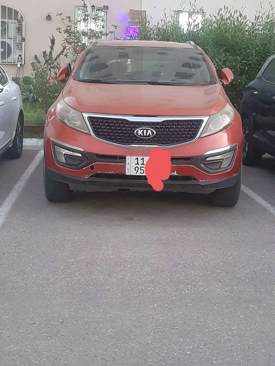 سيارة سبورتج خليجي موديل ٢٠١٣محرك ٢٠٠٠دوش الاطارات بحاله جيده جدا بيها طخه بين باب السايق والجاملغ ومصلحه ماشيه ١٣٠كم تبريد شغال هزه جديده رقم انكليزي بغداد مجمع بسمايه السكني رقم ***********السعر١٣٢ورقهةبيهامجال
