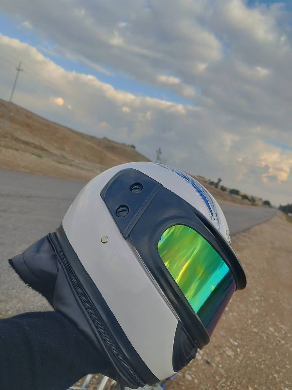 السلام عليكم
خوذه راس جديده سعر 10 الاف مكان كولجو تواصل مراسلة الصفحة اتصال ***********
