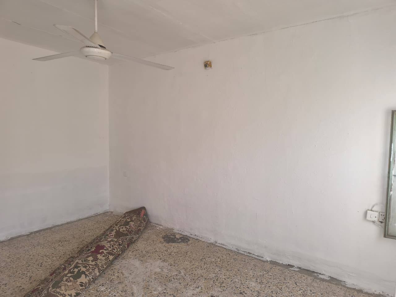 مشتمل طابق ثاني ١٠٠ متر معزول تمام غرفة وهول ومطبخ وحمام وباركونة وسطح سعره ٢٧٥ الف عائلة صغيرة العنوان المشتل، النفط شارع المدراس قرب أسواق فدوة الاتصال على رقم *********** الاتصال على هذا رقم
