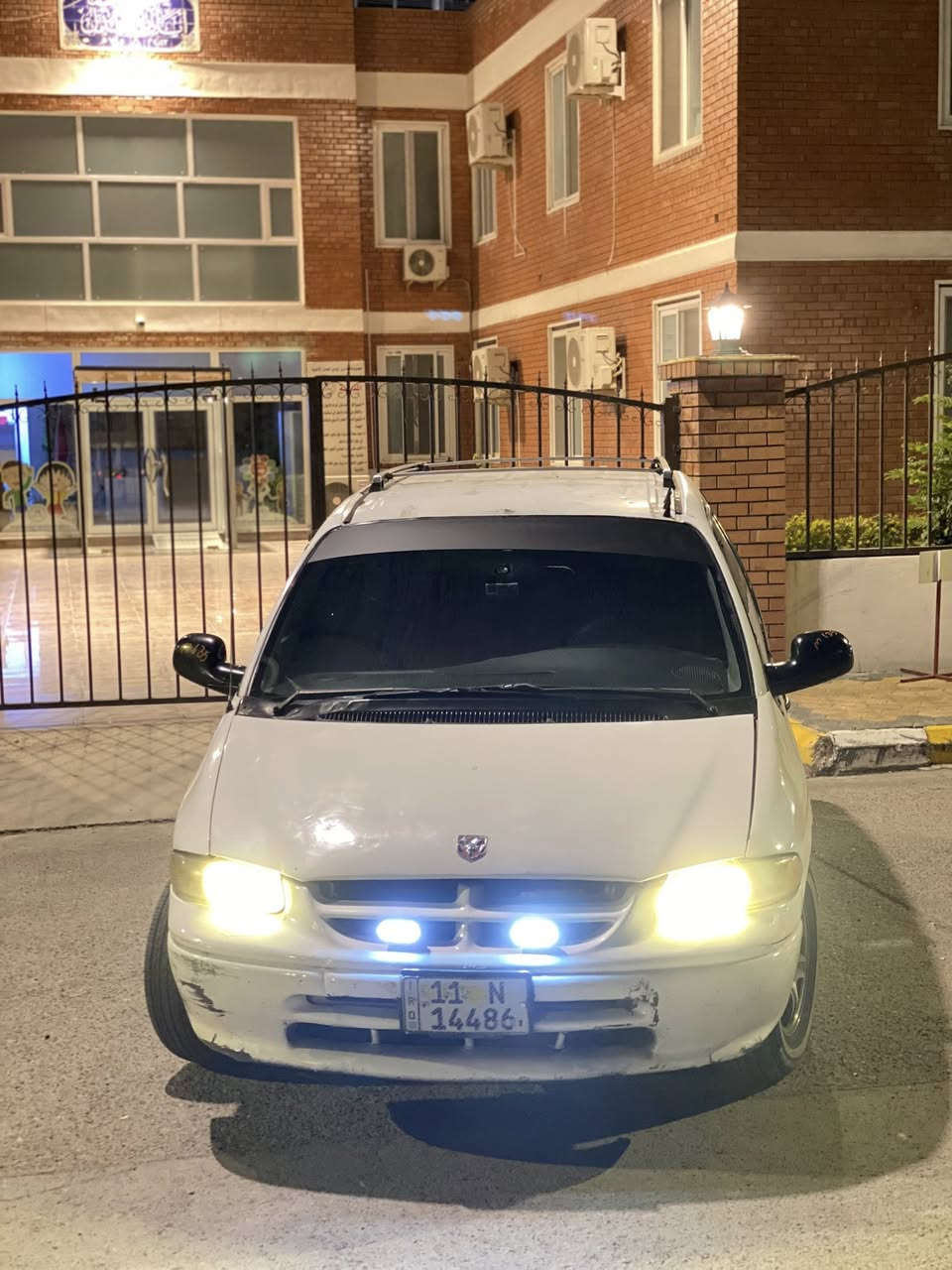 السلام عليكم دوج كرفان للبيع موديل ١٩٩٦ السيارة مكينه وكير خير من الله لا تنقيص ولا تبخير ومصبوغه عام وسويت الها ادامه يعني تخم تاير منضومة احتراق كلها جديدة دسكات وبنزات جدد يعني تجي تنكر سلف وتطلع اني مسويها ورشه بس غراضها البلادية موجودة مكاني بغداد السعر ٤٣ وبيها مجال رقمي***********
