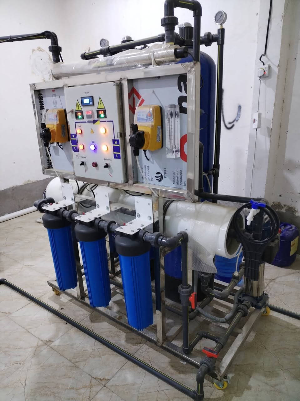 السلام عليكم 
معمل تصفية مياه / للبيع مستخدم شي قليل بعده نضيف جداً افضل نوعيه فول أوتوماتيك ما ناقصه شي اخذته من مركز القمه
مع تانكيات عدد 4  حجم التانكي الواحد 2000 لتر ....
المحطه تصفي بل ساعه الف 1000لتر
السعر  5 مليون ونص وبي مجال ويرهم مراوس على أي شي حسب الاتفاق
للاستفسار  الاتصال 0707294793 او مراسله الصفحه


**إذا كنت صاحب هذا الإعلان وتريد حذفه لأي سبب، رجاءا أرسل رسالة إلى الدعم الفني**