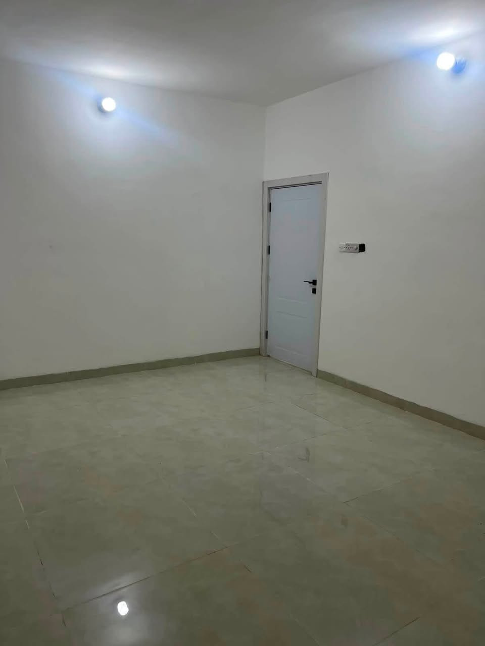 للبيع🏡 بيت حي الخضراء 📍
مساحه 240
غرف 4 🛌 سويت 
حديقه🪴
كراج
بصف الركن 

لا تخلي الفرصة تفوتك… يمكن بيت أحلامك ينتظرك هسه. تواصل ويانه واعرف التفاصيل كاملة🏡

للاستفسار: يوسف 
مكتب وطن للعقار 
 
***********

عندك بيت، أرض، أو أي عقار للبيع؟ أو تدور على عقار يناسبك؟ تواصل ويانه، وإحنا نهتم بالباقي
